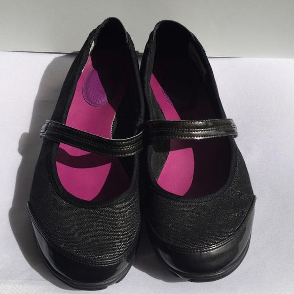 black nike mary jane shoes